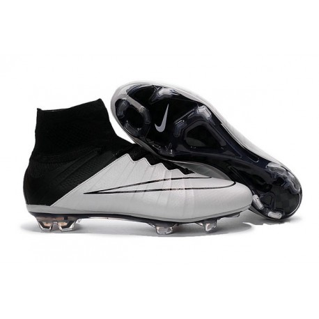 Cristiano Ronaldo Crampon Nike Mercurial Superfly 4 FG Noir Blanche