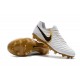 Nike Crampons de Foot Homme Tiempo Legend 7 FG - Blanc Or
