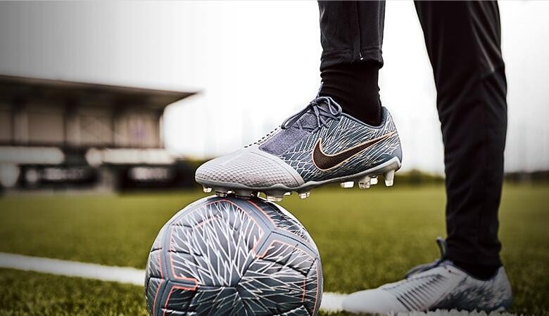 chaussures-de-foot-nike